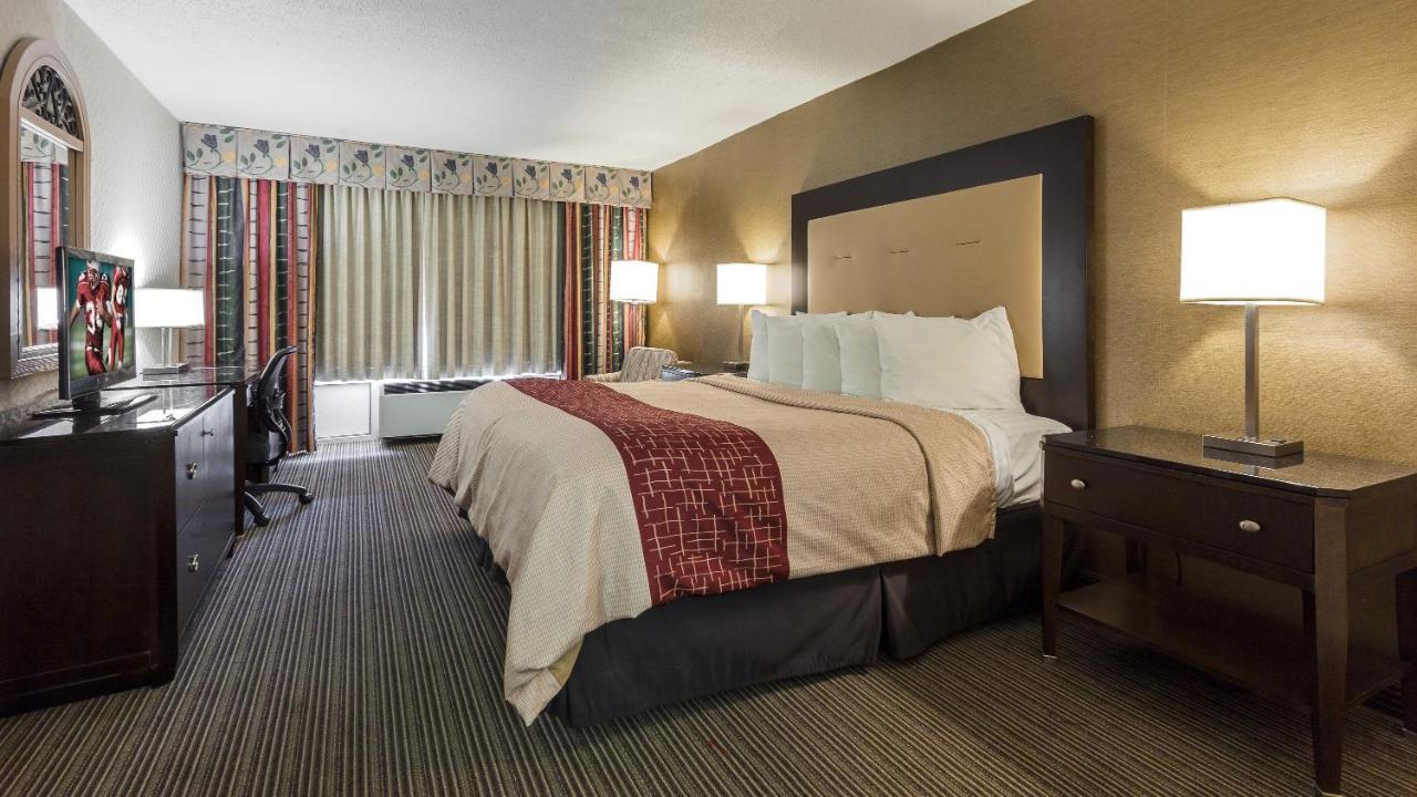 Red Roof Inn & Suites Dekalb Extérieur photo
