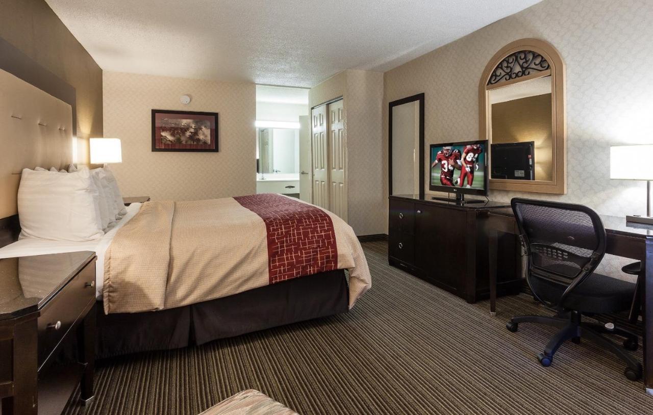 Red Roof Inn & Suites Dekalb Extérieur photo