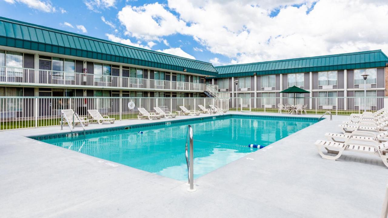 Red Roof Inn & Suites Dekalb Extérieur photo