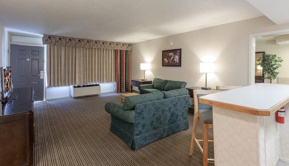 Red Roof Inn & Suites Dekalb Extérieur photo